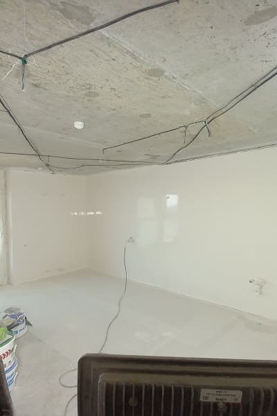 pokraska-sten-pod-klyuch